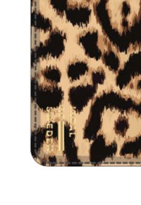 Design in stampa leopardata con macchie nere e beige. Testo "JESSAL OF SWEDEN" appare lungo il bordo inferiore. Angolo arrotondato visibile.