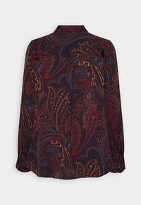 Långärmad blus i mörkt tyg med ett färgglatt paisley-mönster med röda, blå och gyllene accenter. Inkluderar en klassisk krage och knäppning vid ärmsluten.