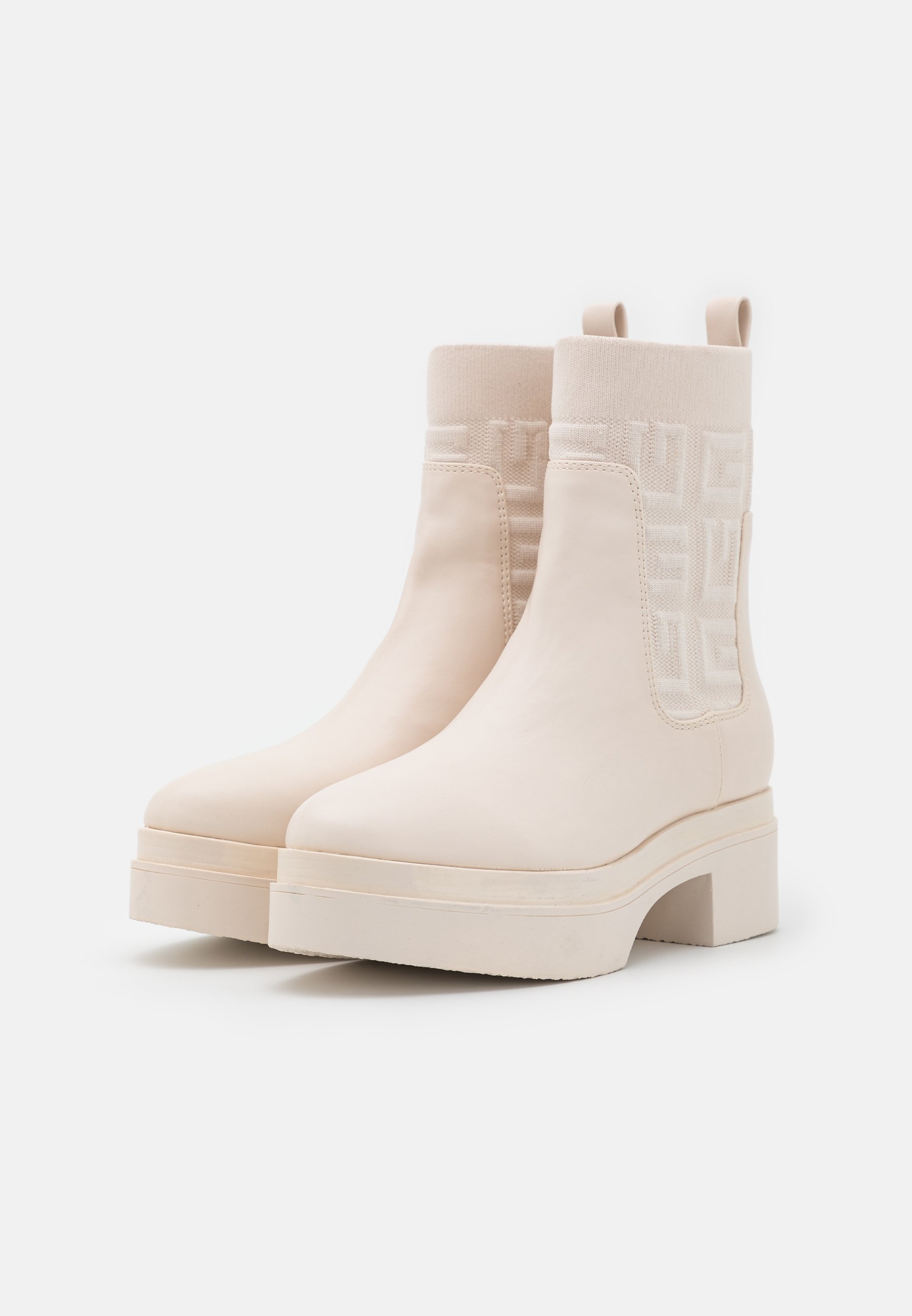 Guess Boots Omalae Stivaletto Vanil | The Little Green Bag