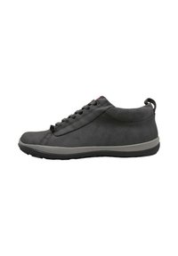 Zapatillas de deporte gris oscuro con un acabado de ante suave, punta redonda y suela de goma gris. Cuenta con cierre de cordones y una lengüeta trasera para ponerlas y quitarlas fácilmente.