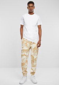 Urban Classics WIDE CAMO - Cargo hlače - simplesandcamo