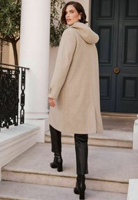 Klasszikus kabát - camel