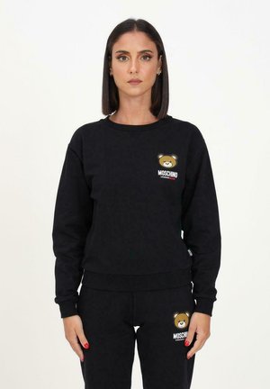 Felpa nera in cotone con maniche lunghe e polsini a costine, con una grafica di un orso e il testo "Moschino" sul davanti.