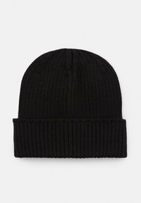 Crna pletena kapa s rebrastom teksturom i preklopljenim rubom. Ima suptilne detalje na gornjem dijelu. Pogodna za hladno vrijeme.