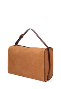 Borsa a spalla in suede color sabbia con forma rettangolare e un elegante manico in pelle. Presenta un hardware minimale e cuciture a contrasto di colore scuro.