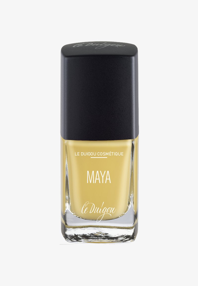 Nagellackflasche mit einem quadratischen, schwarzen Deckel. Glasbehälter gefüllt mit einem durchscheinenden gelben Lack. Text: "MAYA" und "le Duigou cosmétique."