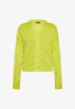 Cardigan tricoté vert lime avec un décolleté en V, fermeture à cinq boutons, ourlet côtelé et motif en losanges texturé sur le tissu. Manches longues.