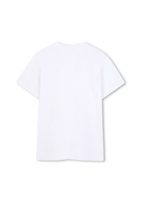 T-shirt blanc à manches courtes avec une coupe décontractée. Tissu en coton doux, design à col rond, sans graphiques ni embellissements visibles.