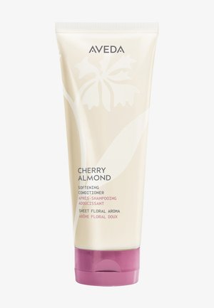 Tubo acondicionador suavizante Aveda Cherry Almond con tapa morada, diseño floral y texto que describe un aroma floral dulce en inglés y francés.