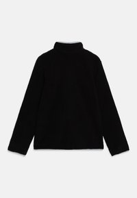 Maglione a collo alto in pile nero con maniche lunghe, texture morbida e vestibilità comoda. Design minimalista, senza hardware visibili o motivi.