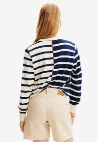 Desigual Sweter