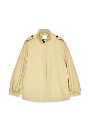 Giacca beige svasata realizzata in materiale leggero, con colletto alto, grandi bottoni e polsini elasticizzati, dotata di tasche laterali.