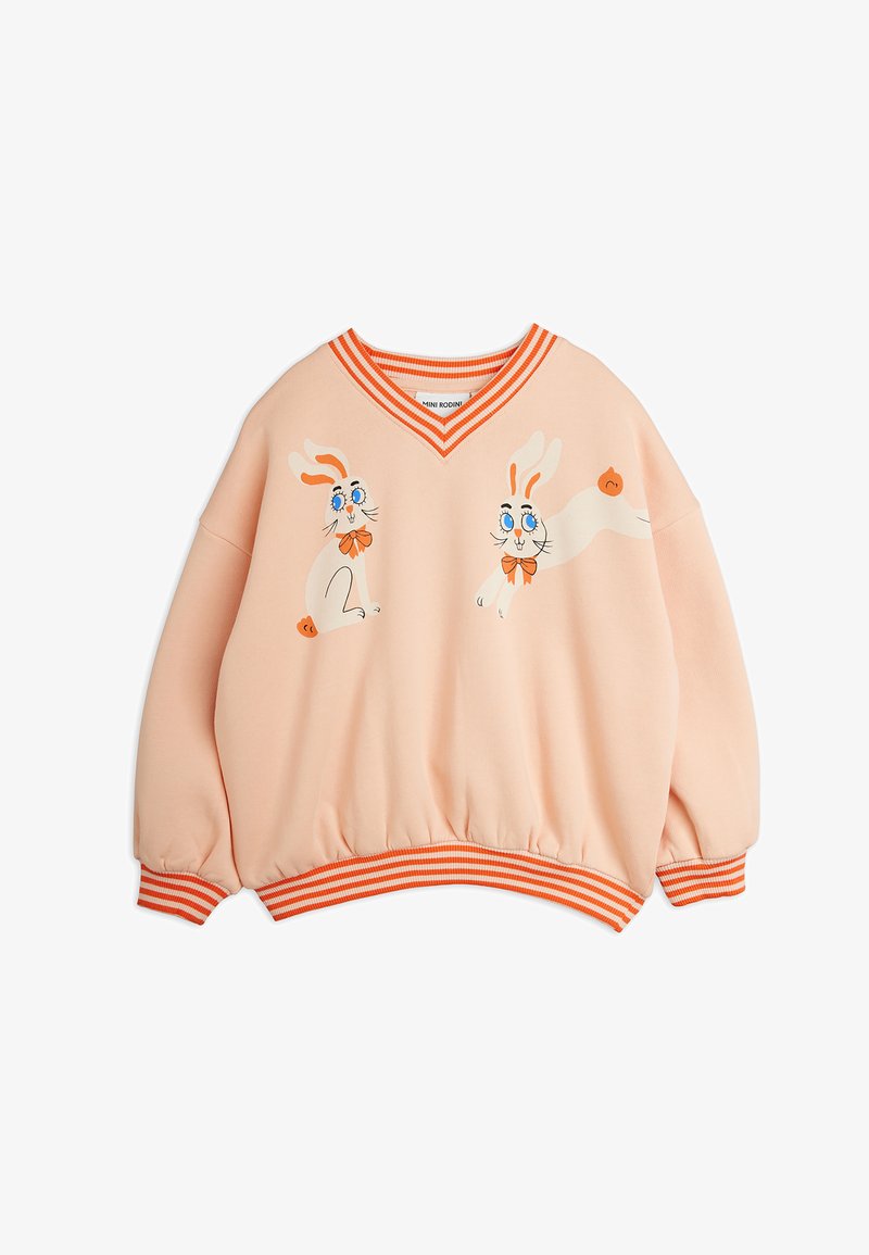 Sweat-shirt rose col en V avec poignets et ourlet rayés orange, avec deux lapins blancs aux yeux bleus et nœuds papillon orange imprimés sur le devant.