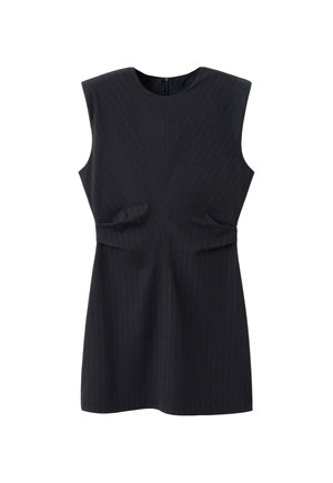 Vestido negro sin mangas con sutiles rayas verticales, escote redondo y cintura ligeramente entallada.
