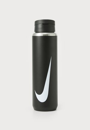 Crna vodena boca od nehrđajućeg čelika s mat površinom, zaobljenog oblika, i bijelim Nike logom. Ima crni poklopac s navojem.