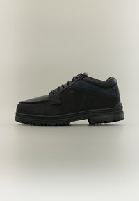 Δεν επιλέχθηκε, nubuck
