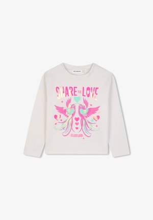 Witte lange mouwen overhemd met roze en groene vogels, hartvormen en "Share the Love" tekst in roze en goud aan de voorkant.