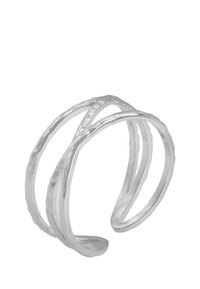 Bracciale a manica in argento con bande intrecciate e testurizzate, caratterizzato da una superficie leggermente irregolare che mette in risalto una finitura lucida e riflettente.