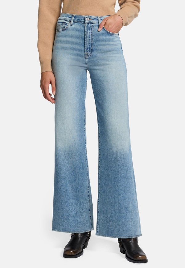 ULTRA HIGH RISE - Flared Jeans