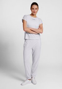 Hummel ZANDRA REGULAR - Träningsbyxor - light grey melange