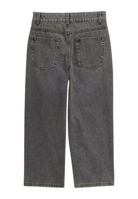 Jeans de pierna recta gris oscuro con bolsillos traseros y presillas para cinturón, exhibidos de forma plana mostrando el lado trasero.