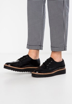 Lace-ups - black