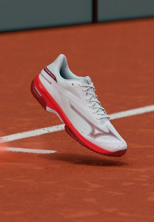 Mizuno WAVE EXCEED COURT CLAY - Savikattega väljaku tennisejalatsid - fiery red/white/sun/dried tomato