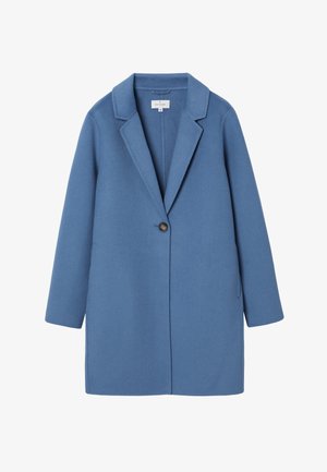 Sinine villane mantel ühe nupuga kinnitusega, sälgutatud kraede ja pikkade varrukatega; iseloomustab elegantset, sirget lõiget ning küljetaskuid.