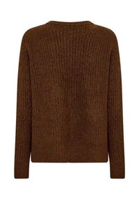 Brun stickad tröja med ribbad textur, långa ärmar och rund halsringning. Baksidan är enkel med en något avslappnad passform.