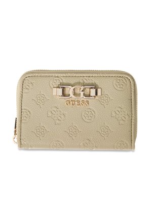 Portafoglio in pelle beige con loghi floreali in rilievo, scritta GUESS in oro e fermaglio decorativo dorato, con cerniera lungo il bordo.