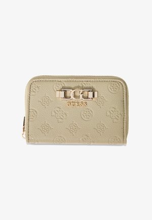 Beige lederen portemonnee met gegraveerde bloemenlogo's, gouden GUESS-letters en een gouden decoratieve sluiting, rondom met een rits.