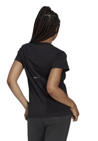 adidas Sportswear LOGO T-SHIRT - T-shirts med print - black/white