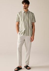 Next STRIPE SHORT SLEEVE - REGULAR FIT - Vapaa-ajan kauluspaita - green