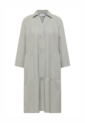 Langærmet knælange kjole med lodrette sort-hvide striber, krave, V-udskæring og lagdelte, rynkede nederdelspaneler.