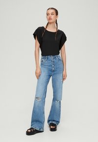 QS DOTÉ D’UNE FENTE DANS LE DOS - Bluse - schwarz