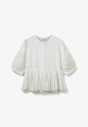 Witte blouse met een ronde hals, korte pofmouwen, knopen aan de voorkant en oogjeskant details op de mouwen en geplooemde zoom.