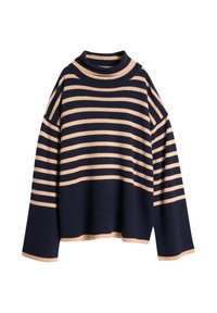 Mørkeblå og beige stripete genser med høy hals, senkede skuldre og brede ermer. Teksturert stoff med ribbestrikket nederkant og mansjetter.