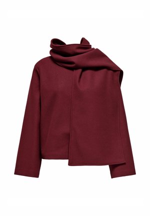 Veste enveloppante bordeaux en tissu doux, avec un col drapé, une ouverture sur le devant et de longues manches. Texture lisse avec un design minimaliste.