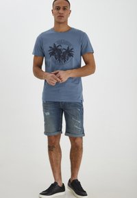 Blend BHDAVIS - Trükipildiga T-särk - moonlight blue