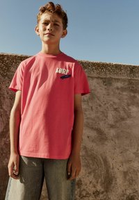 Next REGULAR FIT - SIMPLE SHORT SLEEVE - Printtipaita - red surf
