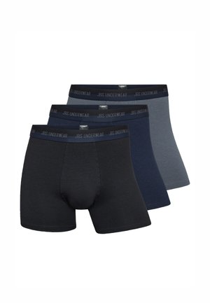 Tre par boxershorts i sort, mørkeblå og lys grå stof. Hver af dem har en elastisk talje med "JBS UNDERWEAR" branding.