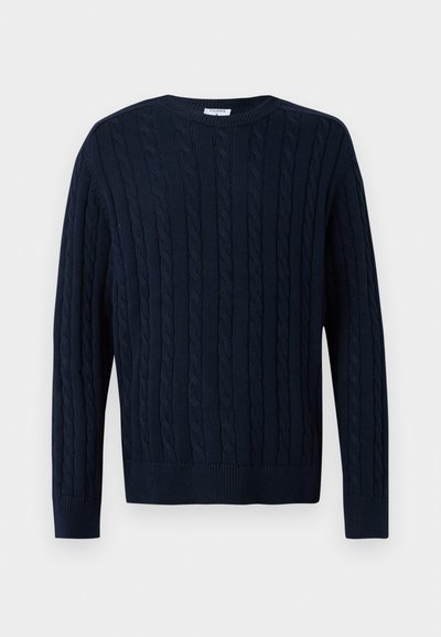 Μπλε σκούρο πουλόβερ με πλέξη καλωδίου, μακριά μανίκια και στρογγυλή λαιμόκοψη, με κάθετο πλεκτό μοτίβο και ριμπ τελειώματα σε μανίκια και τελείωμα.