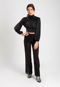 THE-ARE CON ESPALDA ABIERTA - Blusa - negr