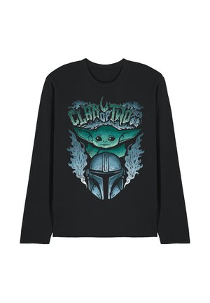 Schwarzes Langarmshirt mit einer Grafik eines kleinen grünen Alien-Charakters über einem silbernen Helm, umgeben von blauen Flammen und dem Text "Clan of Two".