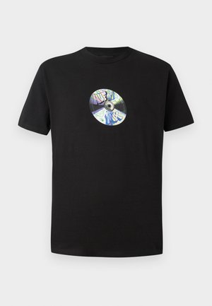 Czarny bawełniany T-shirt z graficznym nadrukiem płyty CD z kolorowym tekstem w stylu graffiti na środku. Krótkie rękawy, klasyczny dekolt crew neck.
