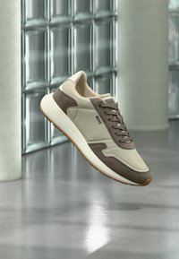 Non sélectionné, open beige