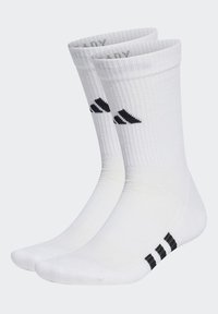 Calcetines de algodón blancos con textura acanalada, que presentan un logo de Adidas en negro y tres rayas negras en el tobillo.