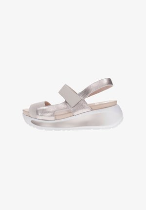 Sandalo donna argento metallizzato con punta aperta, cinturino regolabile e suola piattaforma spessa bianca imbottita, vista laterale su sfondo bianco.