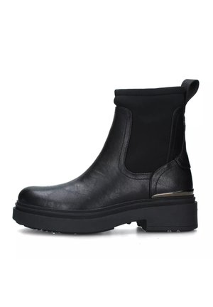 Stivale alla caviglia nero con tomaia in pelle texture, pannelli elasticizzati laterali e tacco basso e spesso. Include una linguetta sul retro e dettagli metallici.