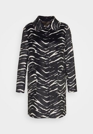 Schwarzer und weißer zebra-musternder Mantel mit einem Kragen, langen Ärmeln und zwei vorderen Taschen. Weicher Textur und mittellange Ausführung.